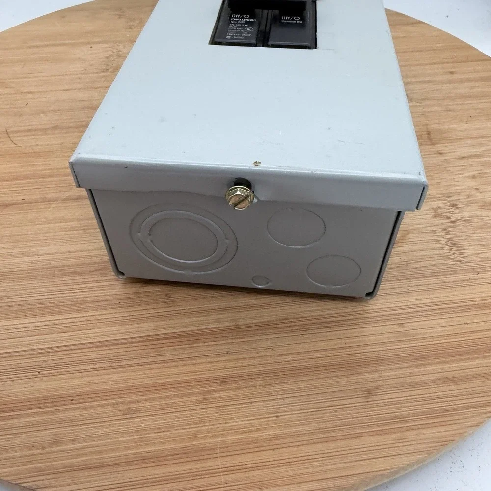 I-T-E Indoor Load Center 60 AMP Type 1 E0204ML1060F&S with 20 AMP